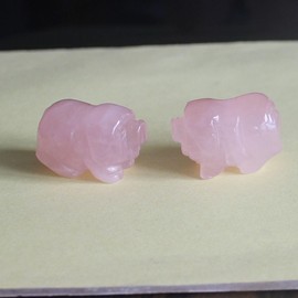 HLbshi Two Mini Hand Carved Gemstone Crystal Pig Figurine Animal Statue Carving Office Home Decor Collections Pockets stone1.2'' (Pink Rose Quartz)