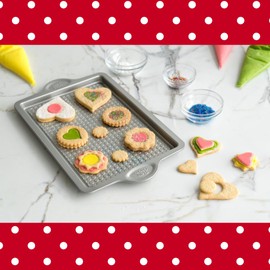 Betty Crocker Cookie Cutter Bundle. Set of Hearts, Geometric, Fluted and Circles cutters. Snap fit for neat and compact storage. Total of 20 cutters of various sizes, with wide top handles