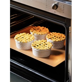 LE TAUCI Ramekins with Lids, 8 oz Ramikin Set for Creme brulee, Souffle, Dipping Sauces, Ceramic Food Storage Containers Great for leftovers - 4.4 inch, Set of 4, Arctic White