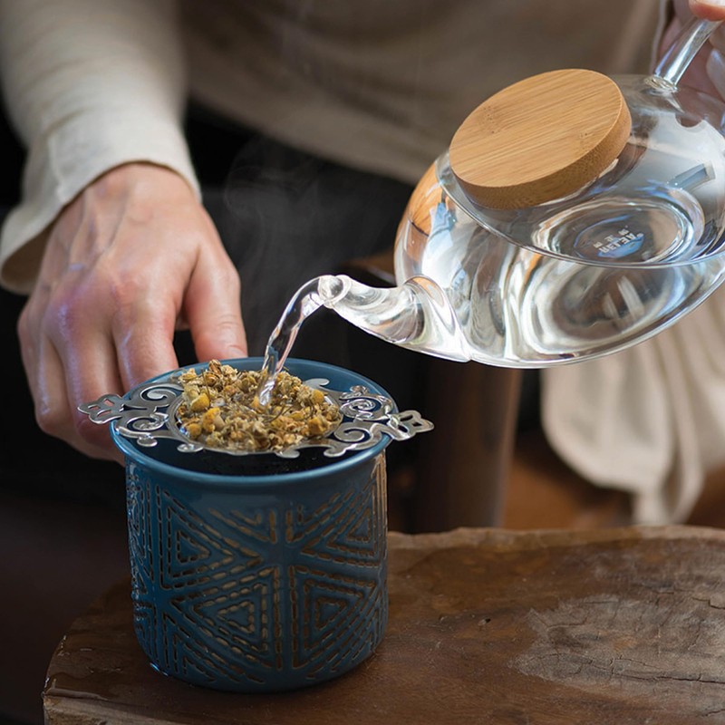 Frontier Co-op Organic Whole Chamomile Flowers, Kosher, Bulk Herb -