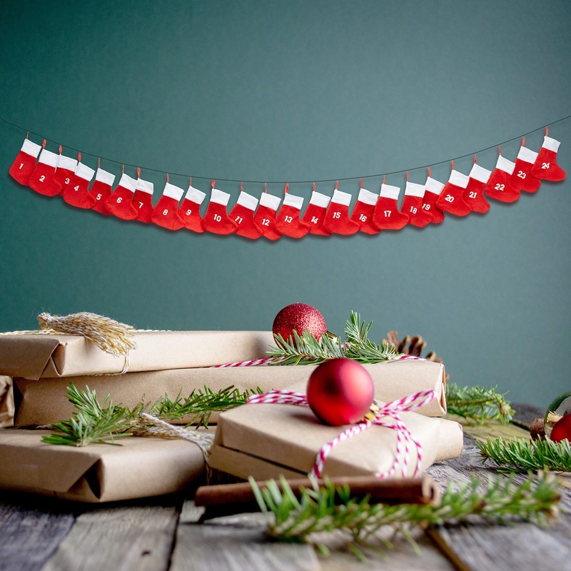 Advent Calendar Chain with XXL Socks 18 x 20 cm,