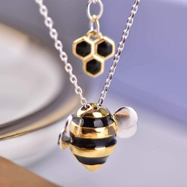 VIKI LYNN Small Bee 925 Sterling Silver Jewellery Set Bee Stud Earrings and Bee Pendant Chain Jewellery for Women Girls Children, Sterling Silver