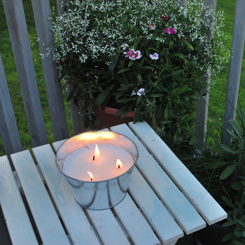 TIKI Citronella Candle 28-Ounce – Triple Wick Metal Bucket with