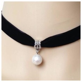 Yheakne Boho Pearl Velvet Choker Necklace Short Pearl Pendant Necklace Vintage Plain Black Necklace Gothic Velvet Ribbon Collar Necklace Chain Jewellery for Women and Girls, Metal, Pearl