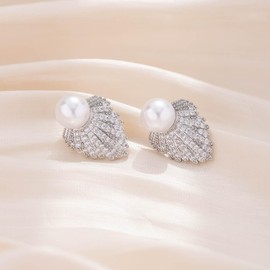 JoyToGo Timeless Pearl Cluster Earrings, Classic Wing-Inspired Pearl Stud Earrings for Women, Luminous Pearl Statement Earrings, Comfortable Women Pearls Earrings, Hypoallergenic Pearl and Silver Earrings, Ideal Gift for Wedding, Birthday, Valentine's Da