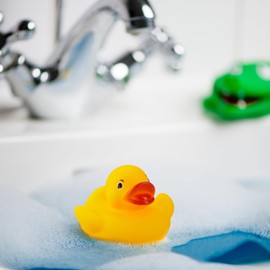 24 x Bath Duck 5 cm, Classic Squeaky Duck for the Bath, Bath Toy for Young and Old, Rubber Duck, Yellow