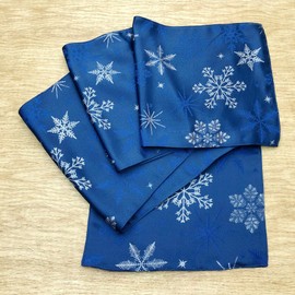 Holiday Blue Snowflakes Metallic Jacquard Woven Table Runner (14" x 72" Runner)