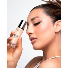 Base de maquillaje líquida GOC Base De Maquillaje GNF01 Natural Finsih tono tono 04 - 30mL 30g