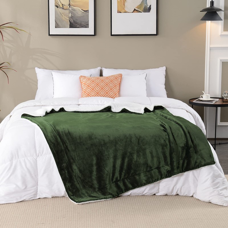 SOCHOW Sherpa Fleece Throw Blanket, Double-Sided Super Soft Luxurious Plush