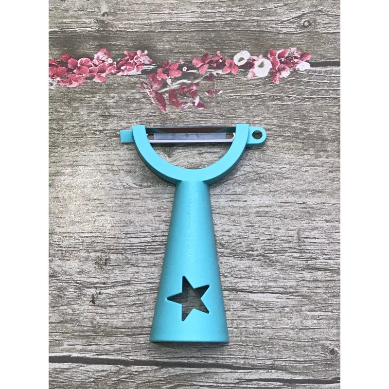 Tupperware - Vegetable Peeler - Aqua -very easy, useful and