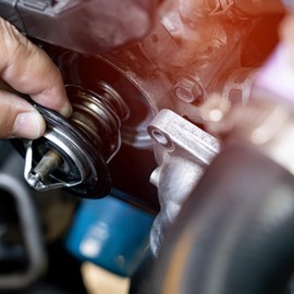 X AUTOHAUX Engine Coolant Thermostat Housing Assembly for Ford Escape 08-2015 for Ford for Ranger 2009-2011 for Ford Focus 2004-2015 L32715170A 8541308