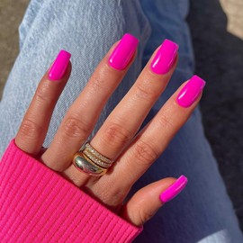KQueenest Heiß Rosa Press On Nails Mandel Eckig, Sarg Nägel zum Aufkleben Kurz, Glänzende Jelly-Gel Fake Nails Fingernägel zum aufkleben Ballerina, Einfarbig Acryl Kunstnägel für Frauen, 24 Stück