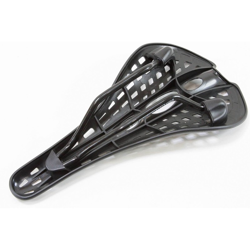 Lightweight 7.4 oz (210 g) Leather in timeless racing saddle