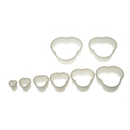 Silikomart Wonder Cakes Collection Round Fluted Nylon Clover Fluted Cookie Cutters, White