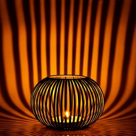 Marrakesch Aesthetic Deko Teelichthalter 17cm Schwarz & Gold innen aus Metall | Kerzenhalter Windlicht Amund als Hochzeitsdeko Tischdeko & Wohnzimmer Deko modern