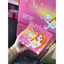 PWL Lotion Whitening Viral Body Moisturizer with Vitamin C E Alpha Arbutin and Malic Acid.