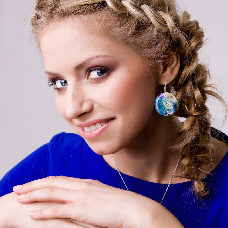 Creative round earrings hanging; holiday gifts surprise for women (bowl)