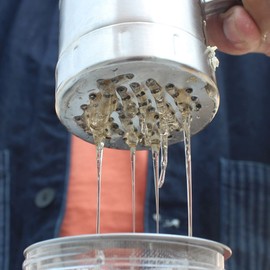 Harvesting Beekeeping Starter Tool Kit Set Equipment Filter Double Bee Sieve Honey Debris Strainer Beekeeping Press Machine Honey Extractor Beekeeping Stainless