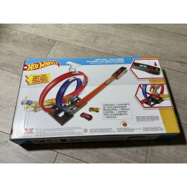 Hot Wheels Action Energy Track Set Toy Play set New in Box Loops