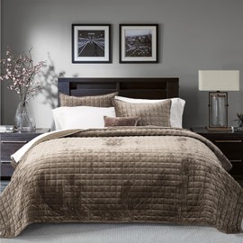 RECYCO Luxury Velvet Quilt Set, Lightweight Velvet Comforter Set, Oversized Bedspread Coverlet Quilted Bedding Set, with 2 Matching Pillow Shams, for All Season, Twin/Twin XL Size, Mocha Brown