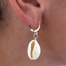 Aneneiceera Natural Cowrie Shell Earrings Gold Boho Dangle Shell Drop Pendant Wedding Earrings Summer Beach Earrings Bridal Jewelry Gifts for Women and Girls