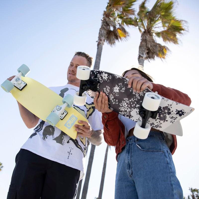 Cal 7 Fishtail Deck 22-inch Mini Cruiser Skateboard (Bumblebee)