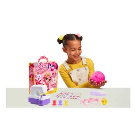 Little Live Pets, Scruff-a-Luvs Sew Surprise: Pink. Rescue, Reveal & Groom A Mystery Puppy Or Kitten. Reveal Outfits to Dress Your Pet with The Magic Sewing Machine