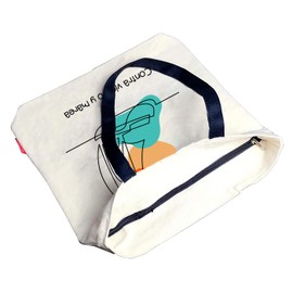 hello-bags. Zipped carry bag, lining and inner pocket. Exterior: 100% cotton. Includes kraft envelope. Model with windscreen, ekru, L, contemporary, Ecru, Contemporary