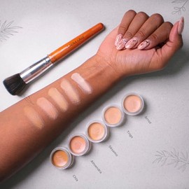 Laura Gray Protector Solar con color FPS 50, color Almendra | Protector mineral que unifica el tono y da efecto maquillaje natural