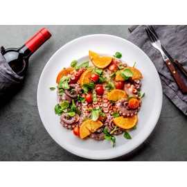 Food-United OKTOPUS-SALAT 800g geschnitten und mariniert zart Tintenfisch-Salat Top-Qualität