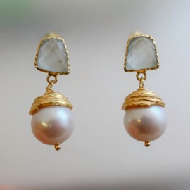 Vergoldete Sterling silber ohrringe mit Aquamarin und Süßwasserperlen Natürlicher Edelstein - Geburtstagsgeschenk - März Geburtsstein - Handgefertigte Geschenkideen für Frauen
