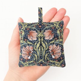 Lavender Sachet – William Morris Inspired Pimpernel, French Lavender, Drawer & Wardrobe Freshener, Handmade in UK, 100% Cotton Gift – Redd & Goud (Coral)