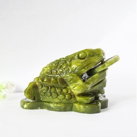 Addune Feng Shui Jade Money Frog Three Legged Wealth Frog or Money Toad Statue Car Dashboard Decors Attract Wealth and Good Luck (M, Green)