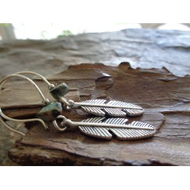 ★ AFRIKANISCHER JASPIS & VERZIERTE ETHNO FEDER OHRRINGE ★ lange Haken mit matt grünem Steinen