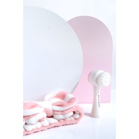 Brushworks Luxury facial cleansing brush and headband.