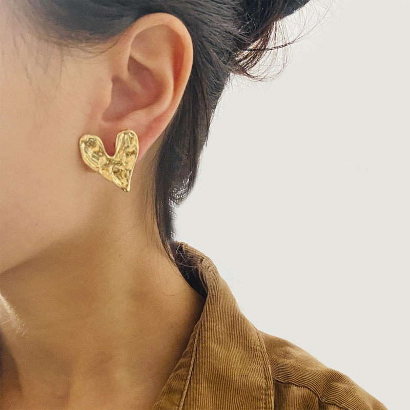 XYAYOU Irregular Hammered Heart Chunky Gold Stud Earrings for Women