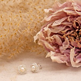 Tuscany Silver Women's Sterling Silver 9mm Textured Knot and Pearl Stud Earrings