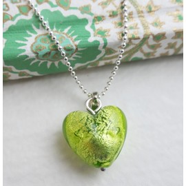 Handgefertigte lindgrüne Herz Halskette aus Murano glas aus Sterlingsilber, 45 cm - Geburtstagsgeschenk - Weihnachtsgeschenk - Handgefertigte Geschenkideen für Frauen