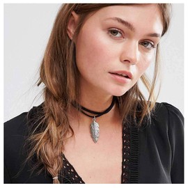 TseenYi Black Suede Choker Necklace Short Layering Leather Chain Necklaces Leaf Charm Collarbone Necklace Jewelry for Women and Girls