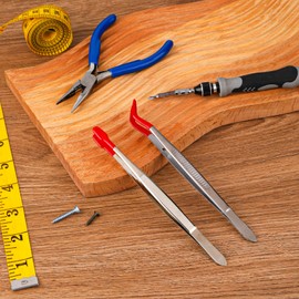 2 Stück Bastelpinzette mit Gummispitzen, Metallaufkleberpinzette mit weicher PVC-beschichteter, gebogener abgewinkelter Pinzette für die Herstellung von Laborschmuck DIY-Bastelarbeiten Stempelmünzen