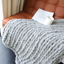 Maetoow Chenille Chunky Knit Blanket Throw （40×50 Inch）, Handmade Warm & Cozy Blanket Couch, Bed, Home Decor, Soft Breathable Fleece Banket, Christmas Thick and Giant Yarn Throws, Grey