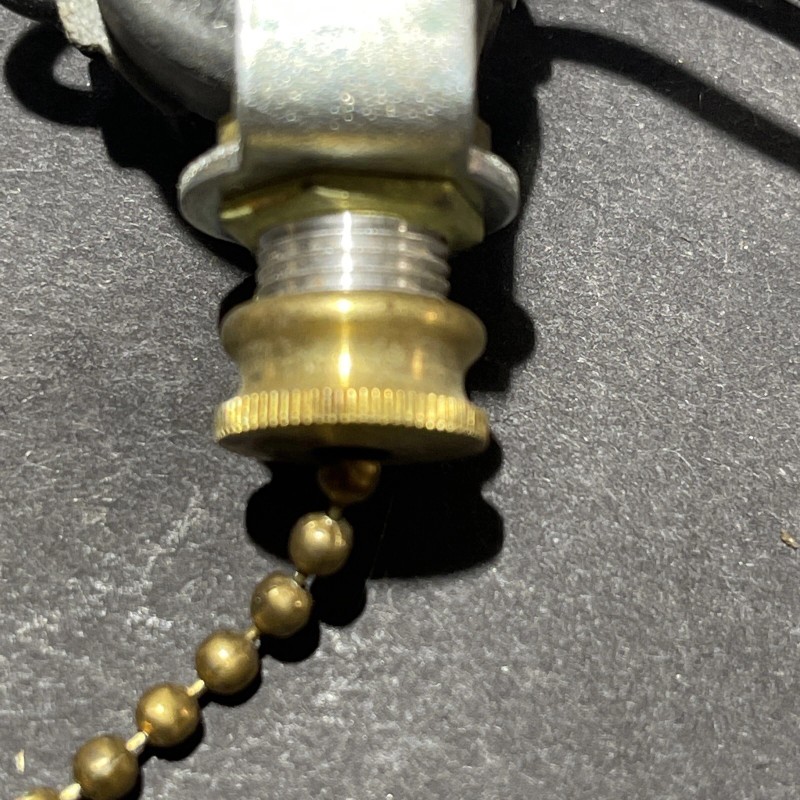 Triboro 2-Light Socket Cluster Pull Chain Lampholder 660W 125/250V