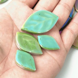 BTMIEY 500g Random Iridescent Leaves Ceramic Mosaic Tiles Creative 3 Sizes Ceramic Mosaic Pieces for Crafts Flower Pots Vases Cups Garden Decoration Mosaic Making Light Green