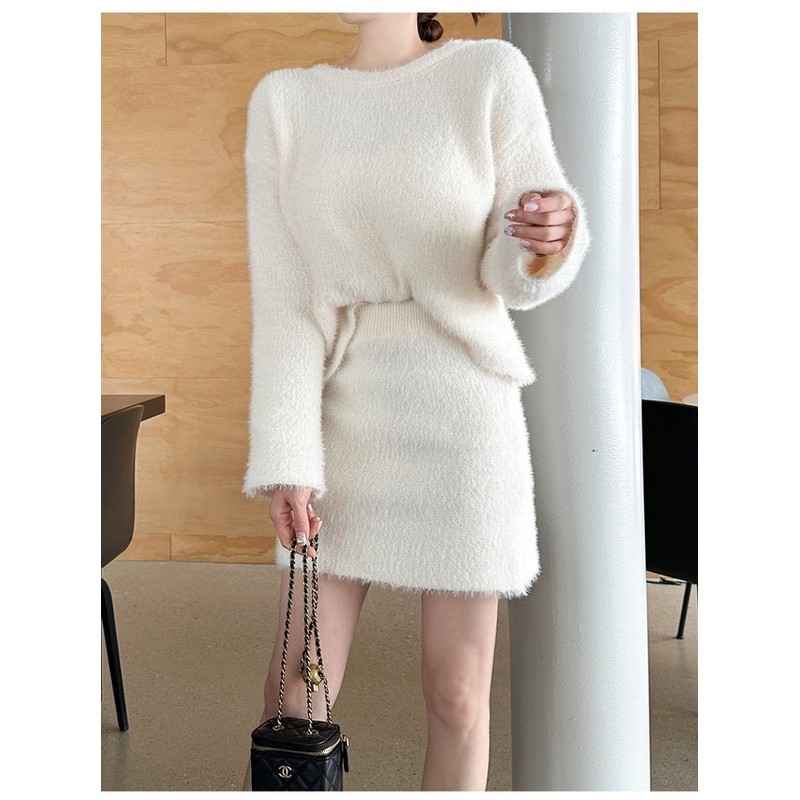 Lovely mini cropped knit set two-piece (new seasonal outing look,