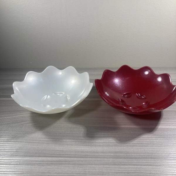 Tupperware Scalloped Shell Bowls Candy Dish (Set of 2) Garnet