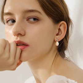 Trendlooks Dainty Freshwater Cultured Pearl Minimal Earrings Teardrop Pearl Cubic Zirconia Earrings Gift for Women (GOLD)