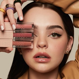 Maybelline Gloss hidratante de larga duración con Ácido Hialurónico, Lifter Gloss, tono Silk 004, 5.4ml