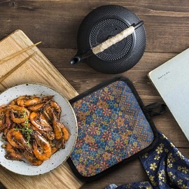 Jndtueit Hippie Flower Heat Resistant Potholders Hot Kitchen Pot Holders, Groovy Floral Quilted Liner 8.2 x 7 Inches Hot Pads, Colorful for Kitchen Baking Cooking