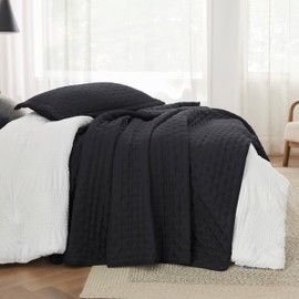Bedsure Quilt Queen Size - Soft Ultrasonic Full/Queen Quilt Bedding Set - Clover Bedspread Queen Size - Lightweight Bedding Coverlet for All Seasons (Includes 1 Black Quilt, 2 Pillow Shams)