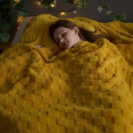 NEWCOSPLAY Super Soft Queen Blanket Mustard Yellow Premium Silky Flannel Fleece 3D Checkered Lightweight Bed Blanket All Season Use (Mustard Yellow Checkered, Queen(90"x90"))